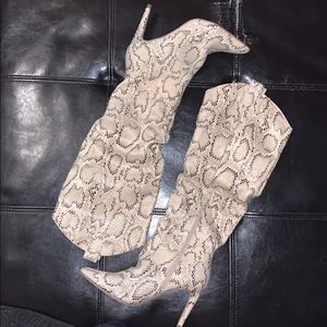 XOXO Tilda US Natural-Snake Print Boots 👢